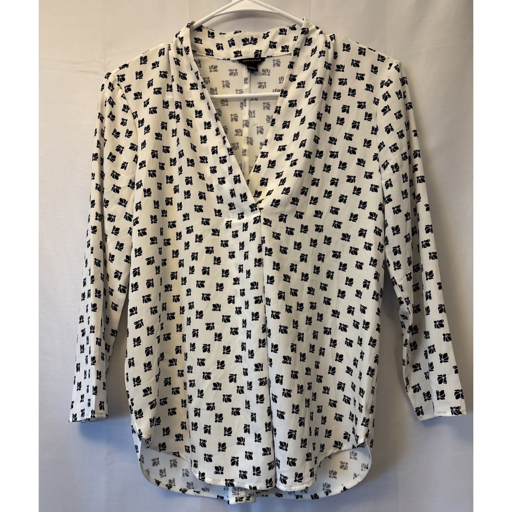 Ann Taylor Womans XSmall White Blouse Pullover V Neck 3/4 Sleeve Business Formal